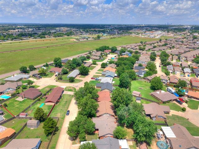1506 Glenwood Drive, Moore, OK 73160