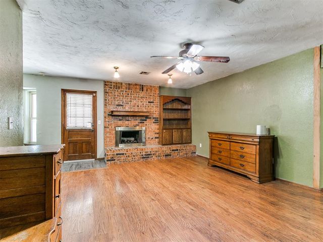 1506 Glenwood Drive, Moore, OK 73160