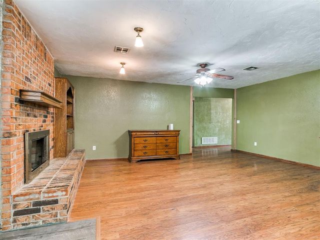 1506 Glenwood Drive, Moore, OK 73160