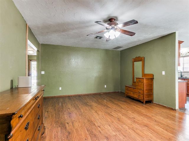 1506 Glenwood Drive, Moore, OK 73160