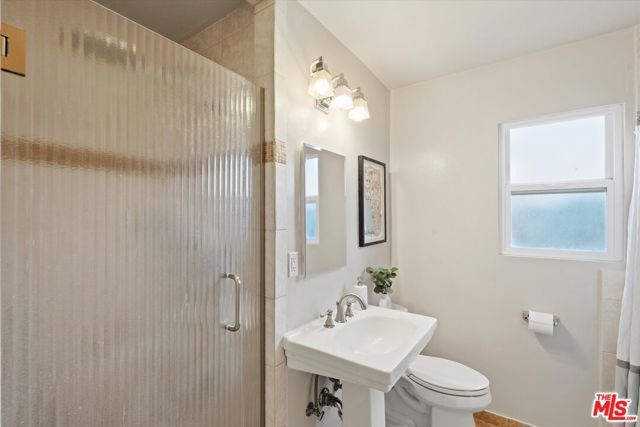 5835 Ernest Avenue, Los Angeles, CA 90034