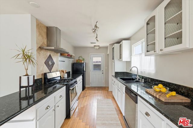 5835 Ernest Avenue, Los Angeles, CA 90034