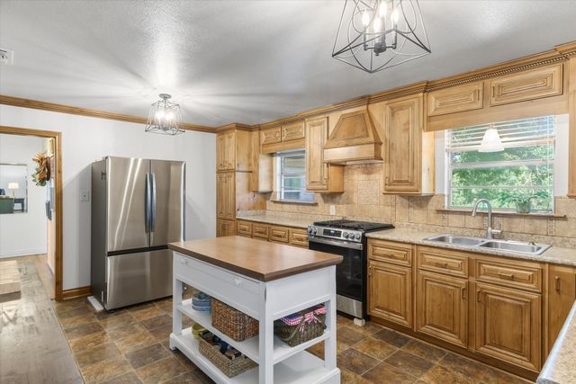603 N 4th Street, Wills Point, TX 75169