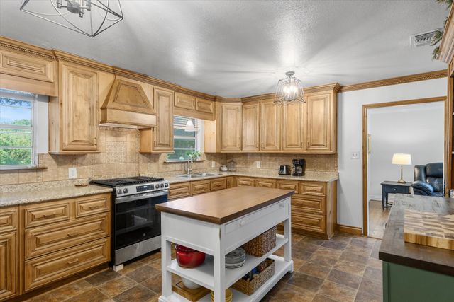603 N 4th Street, Wills Point, TX 75169