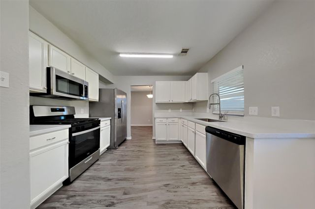 16730 N Bob White Drive, Conroe, TX 77385