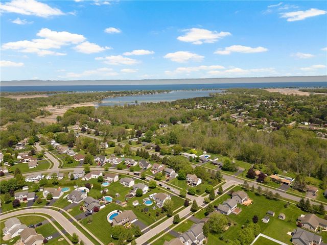 1030 Whistlers Cove Lane, Greece, NY 14612