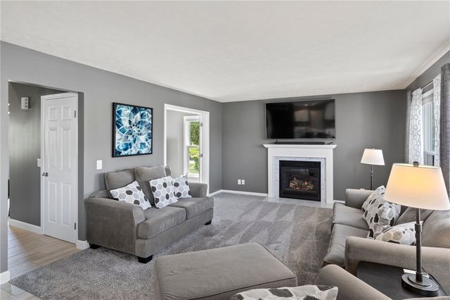 1030 Whistlers Cove Lane, Greece, NY 14612