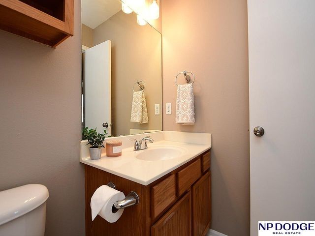 15459 Mormon Circle, Bennington, NE 68007