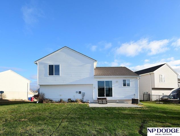 15459 Mormon Circle, Bennington, NE 68007