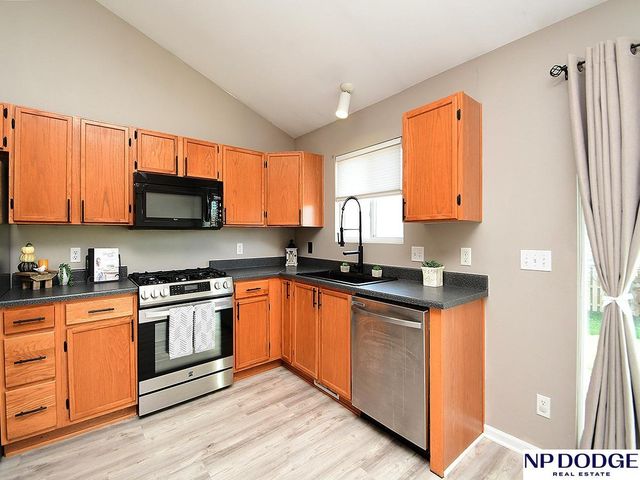 15459 Mormon Circle, Bennington, NE 68007