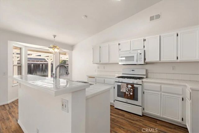 2985 Pembroke, Hemet, CA 92545