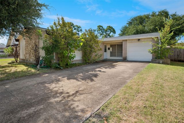 907 Greenbriar Lane, Richardson, TX 75080