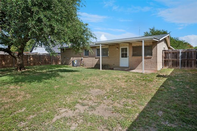 907 Greenbriar Lane, Richardson, TX 75080