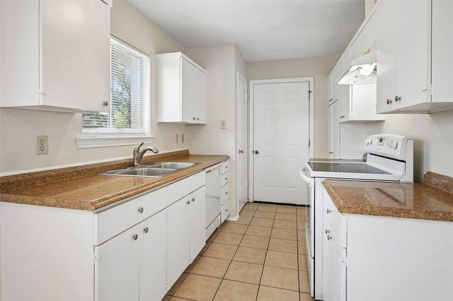 907 Greenbriar Lane, Richardson, TX 75080