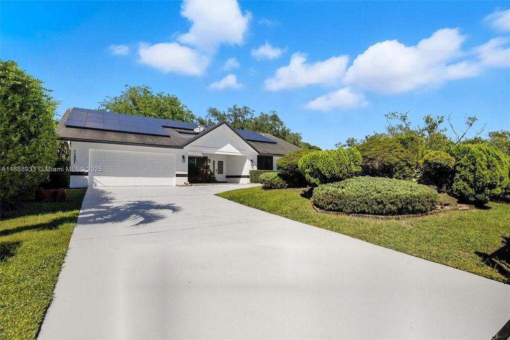 11521 NW 23rd St, Plantation, FL 33323