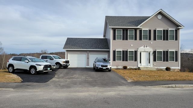 146 Brookview Drive, Hooksett, NH 03106