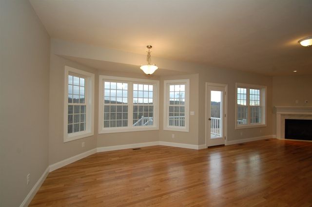 146 Brookview Drive, Hooksett, NH 03106