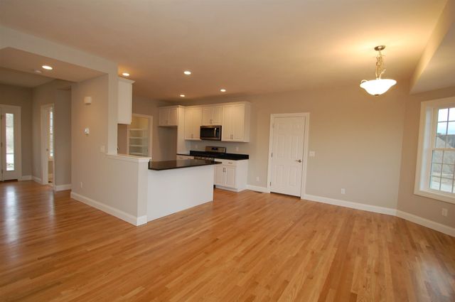 146 Brookview Drive, Hooksett, NH 03106