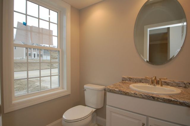 146 Brookview Drive, Hooksett, NH 03106