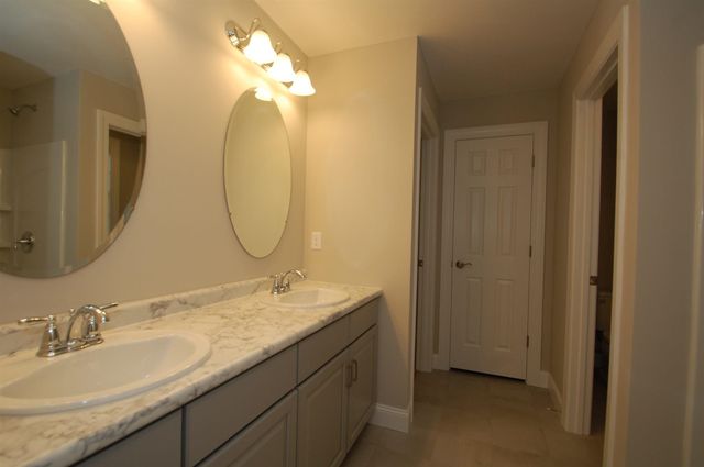 146 Brookview Drive, Hooksett, NH 03106