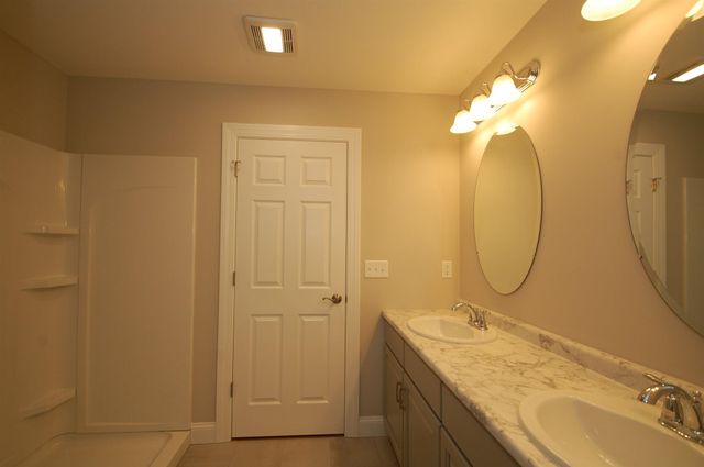 146 Brookview Drive, Hooksett, NH 03106