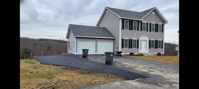 146 Brookview Drive, Hooksett, NH 03106