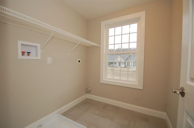 146 Brookview Drive, Hooksett, NH 03106