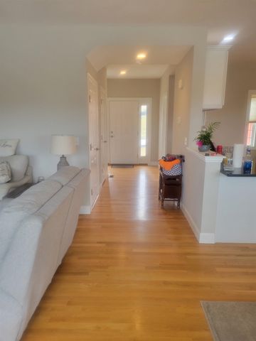 146 Brookview Drive, Hooksett, NH 03106