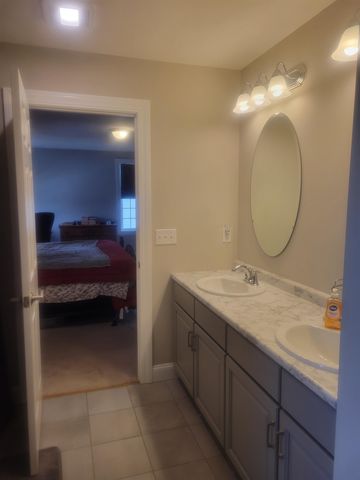 146 Brookview Drive, Hooksett, NH 03106