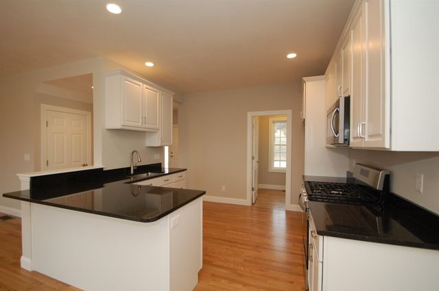 146 Brookview Drive, Hooksett, NH 03106