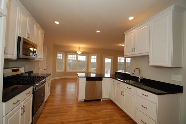 146 Brookview Drive, Hooksett, NH 03106