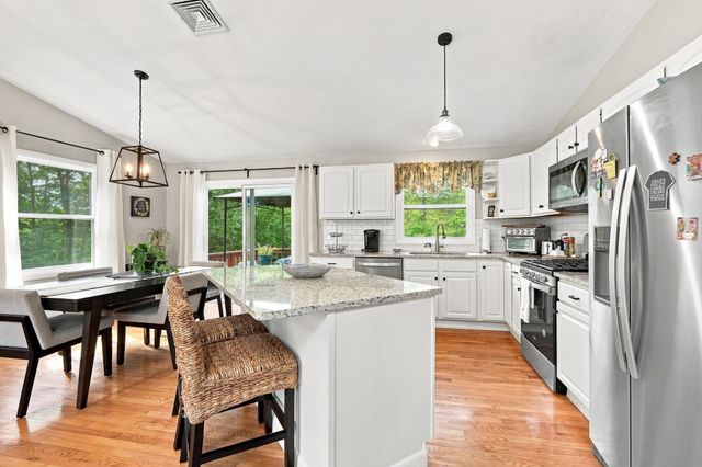 32 Mountaindale Rd, Smithfield, RI 02917