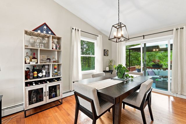 32 Mountaindale Rd, Smithfield, RI 02917