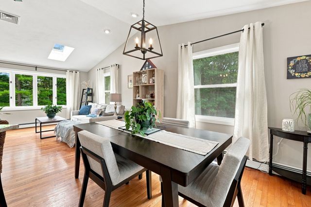 32 Mountaindale Rd, Smithfield, RI 02917