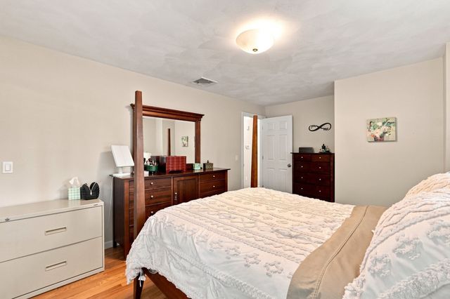 32 Mountaindale Rd, Smithfield, RI 02917