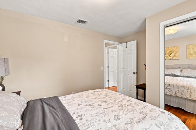 32 Mountaindale Rd, Smithfield, RI 02917