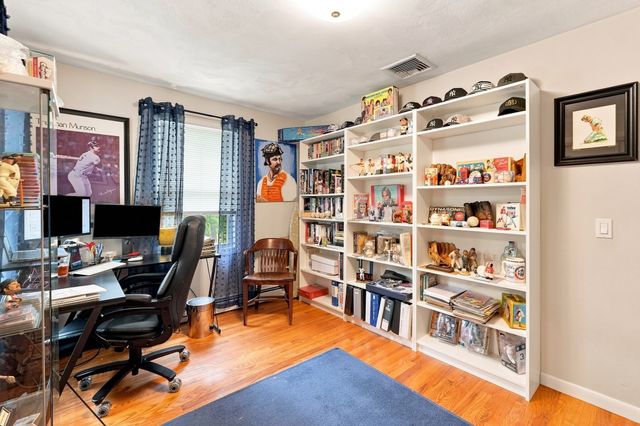 32 Mountaindale Rd, Smithfield, RI 02917