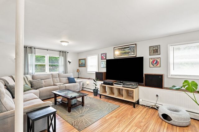 32 Mountaindale Rd, Smithfield, RI 02917