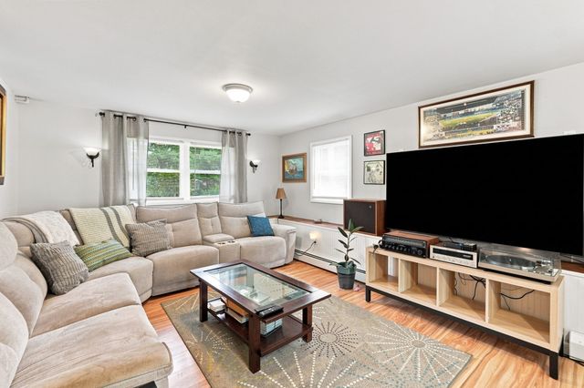 32 Mountaindale Rd, Smithfield, RI 02917