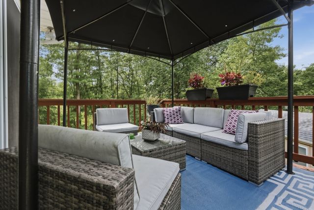 32 Mountaindale Rd, Smithfield, RI 02917