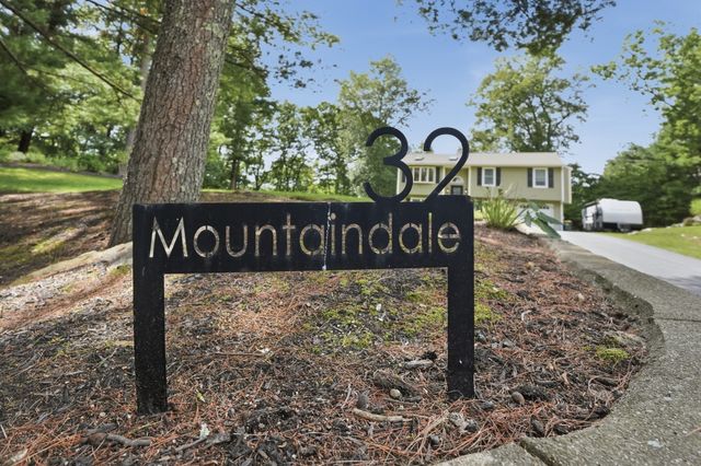 32 Mountaindale Rd, Smithfield, RI 02917