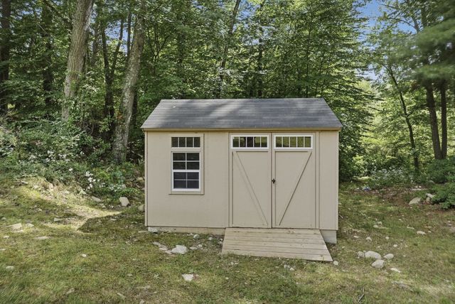 32 Mountaindale Rd, Smithfield, RI 02917