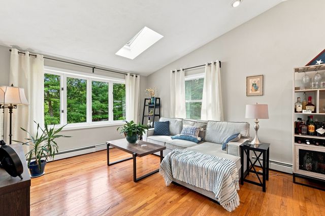 32 Mountaindale Rd, Smithfield, RI 02917