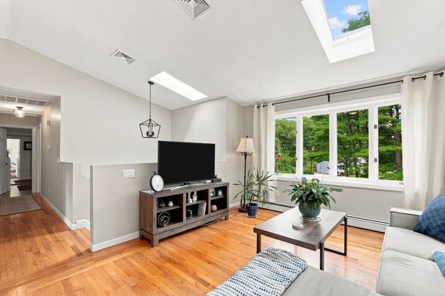 32 Mountaindale Rd, Smithfield, RI 02917