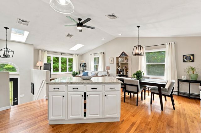 32 Mountaindale Rd, Smithfield, RI 02917