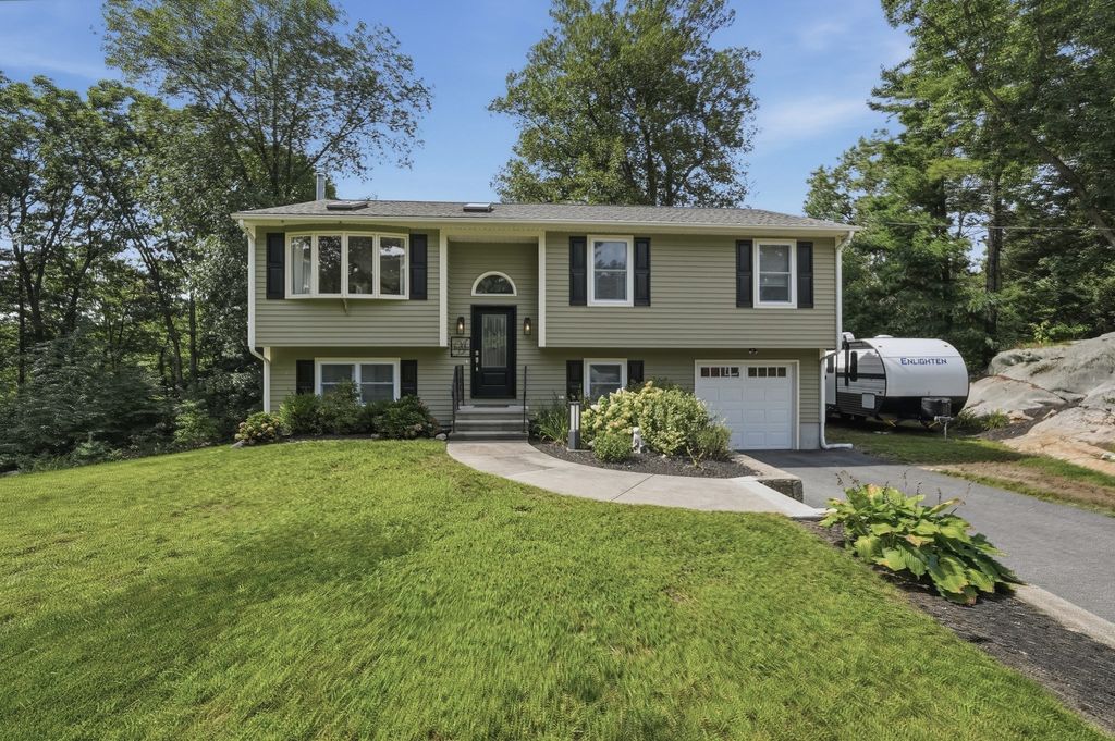 32 Mountaindale Rd, Smithfield, RI 02917