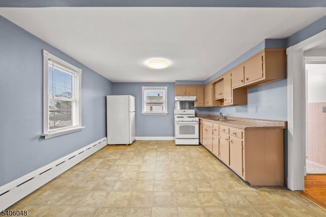 15 Inwood St, Clifton City, NJ 07011