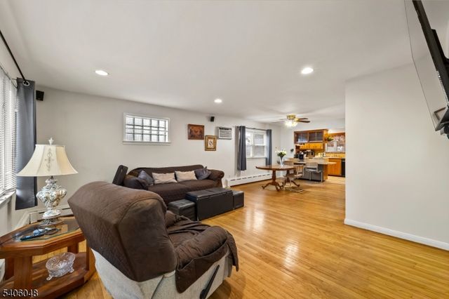 15 Inwood St, Clifton City, NJ 07011