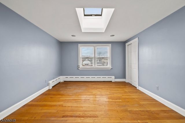 15 Inwood St, Clifton City, NJ 07011