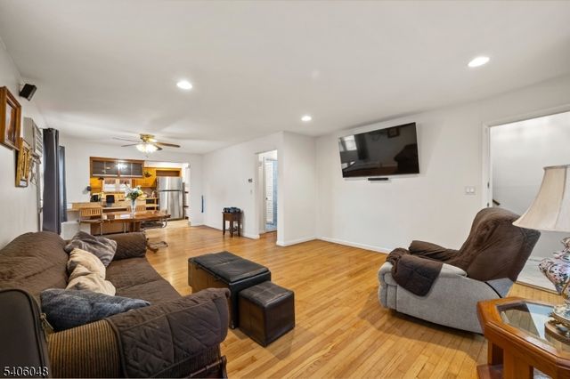 15 Inwood St, Clifton City, NJ 07011